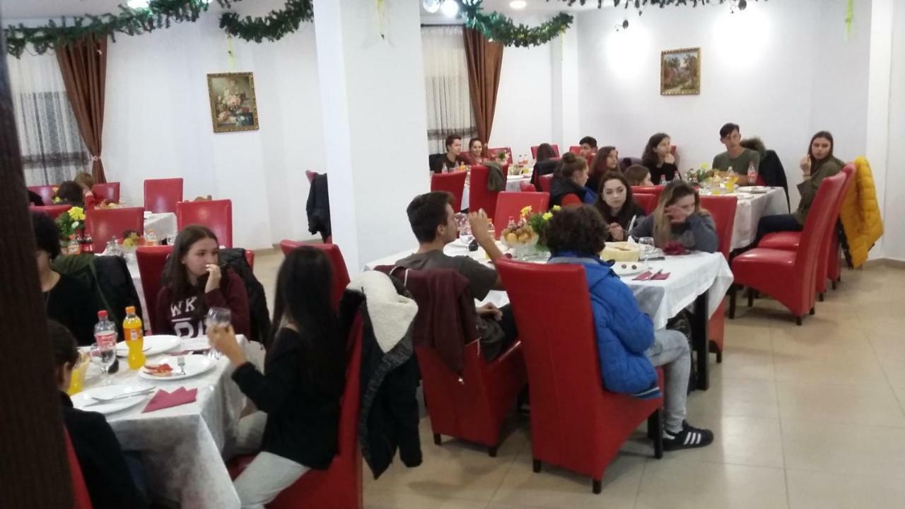 Pensiunea Poiana Soarelui Brates Ngoại thất bức ảnh